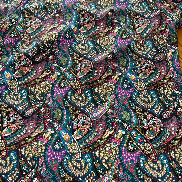 Vera Bradley Scrubs top. V-Neck pullover style. Size XS. Paisley print. - Picture 13 of 15